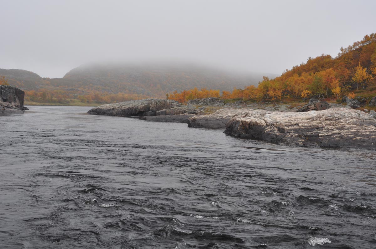 река Харловка Кольский полуостров осень 2010.
